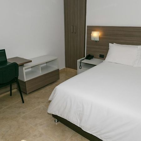 מונטריה Hotel Mi Corral Plaza מראה חיצוני תמונה