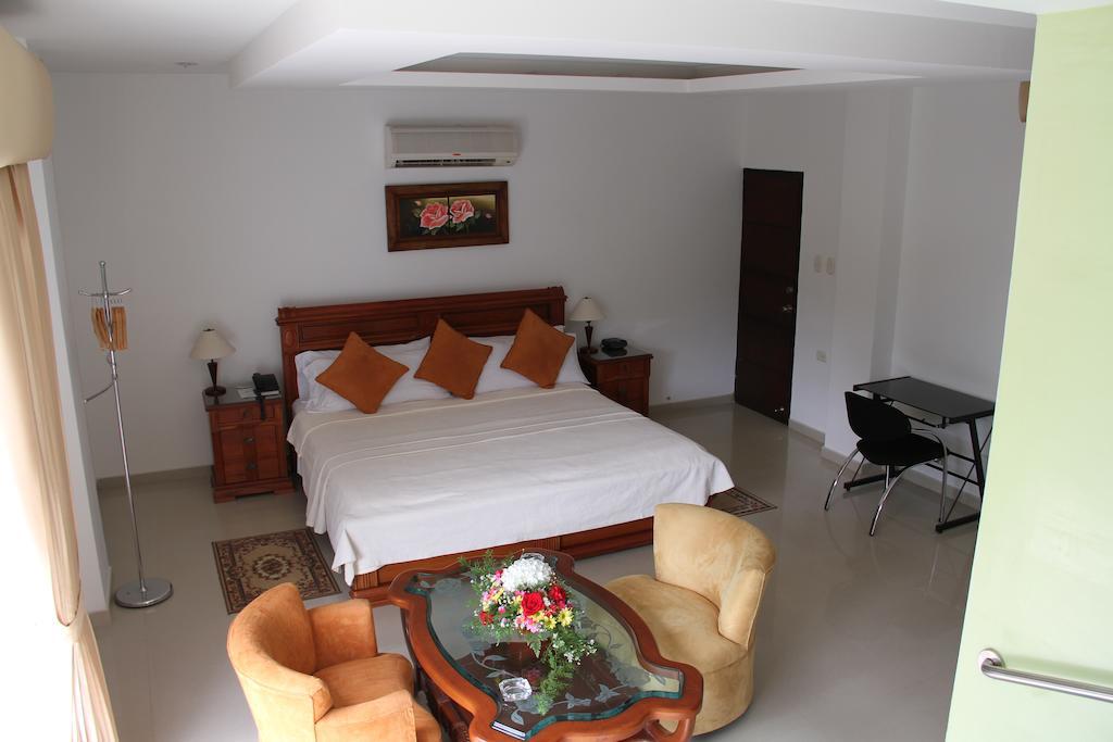 מונטריה Hotel Mi Corral Plaza מראה חיצוני תמונה