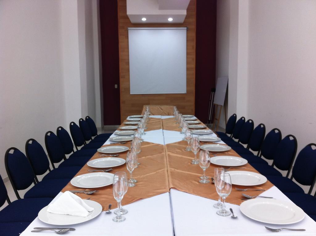 מונטריה Hotel Mi Corral Plaza מראה חיצוני תמונה