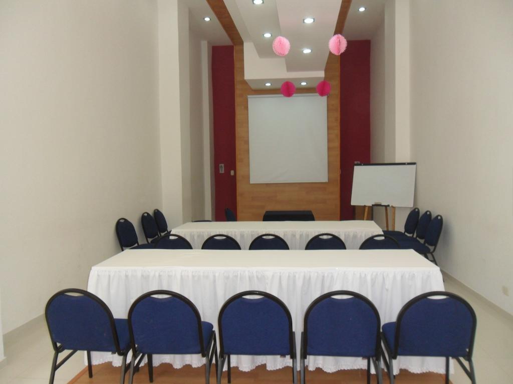 מונטריה Hotel Mi Corral Plaza מראה חיצוני תמונה
