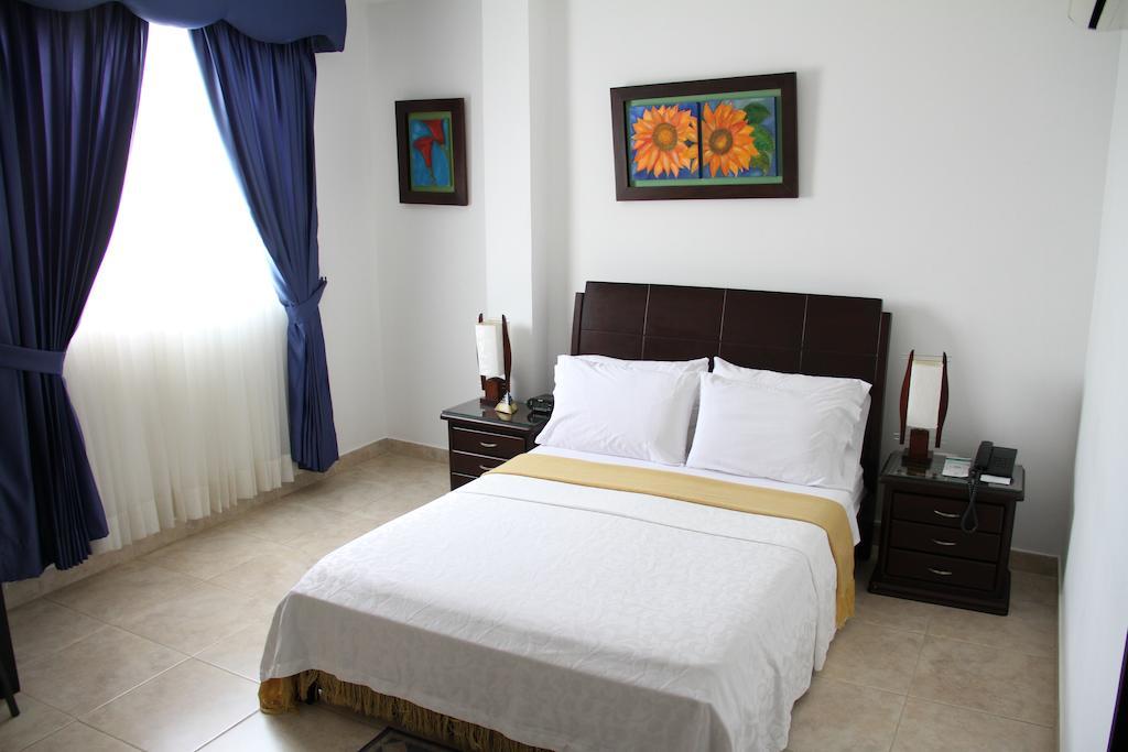 מונטריה Hotel Mi Corral Plaza מראה חיצוני תמונה