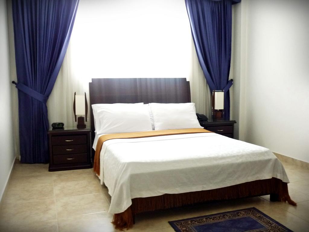 מונטריה Hotel Mi Corral Plaza חדר תמונה