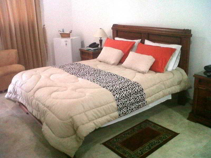מונטריה Hotel Mi Corral Plaza מראה חיצוני תמונה