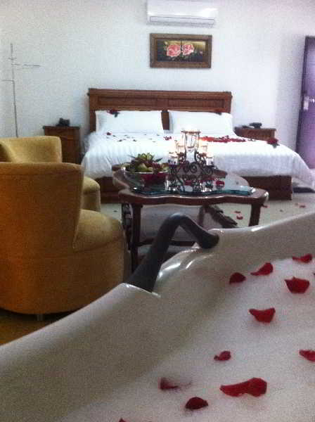מונטריה Hotel Mi Corral Plaza מראה חיצוני תמונה