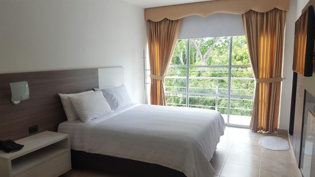 מונטריה Hotel Mi Corral Plaza מראה חיצוני תמונה