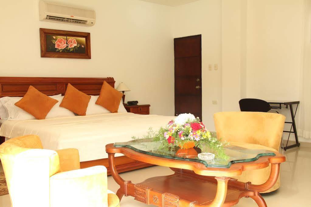 מונטריה Hotel Mi Corral Plaza מראה חיצוני תמונה