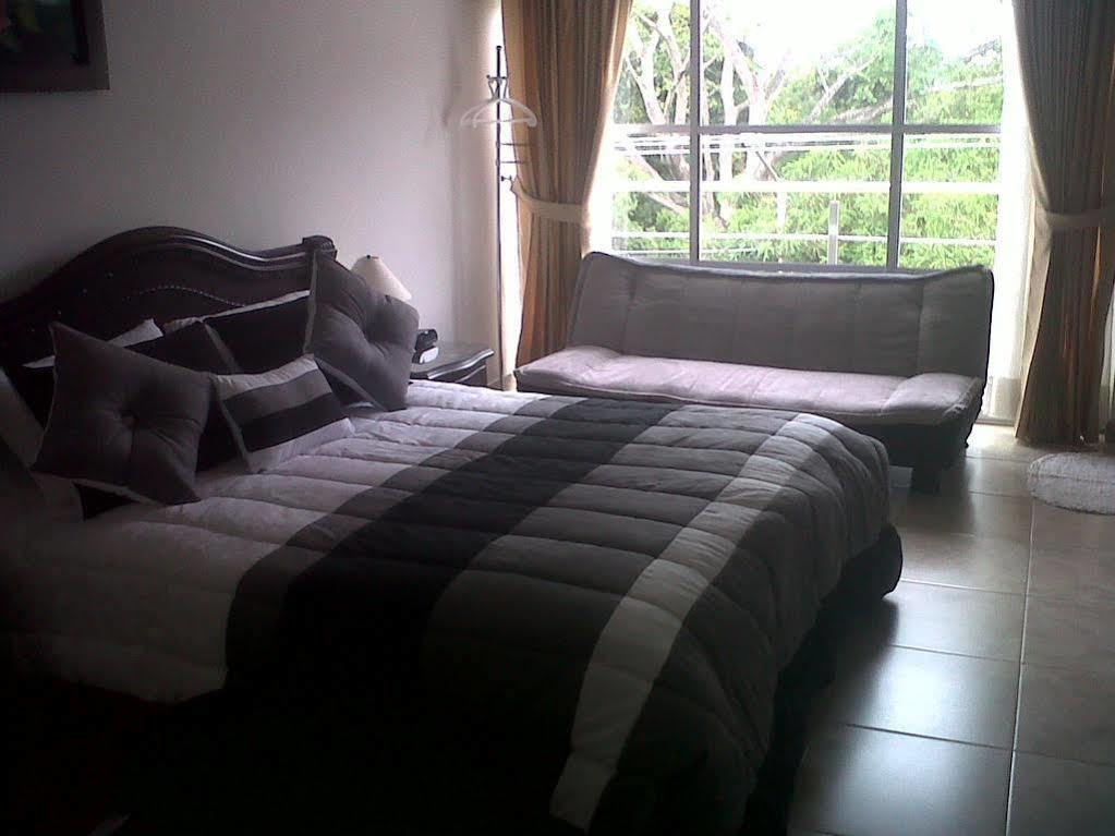 מונטריה Hotel Mi Corral Plaza מראה חיצוני תמונה