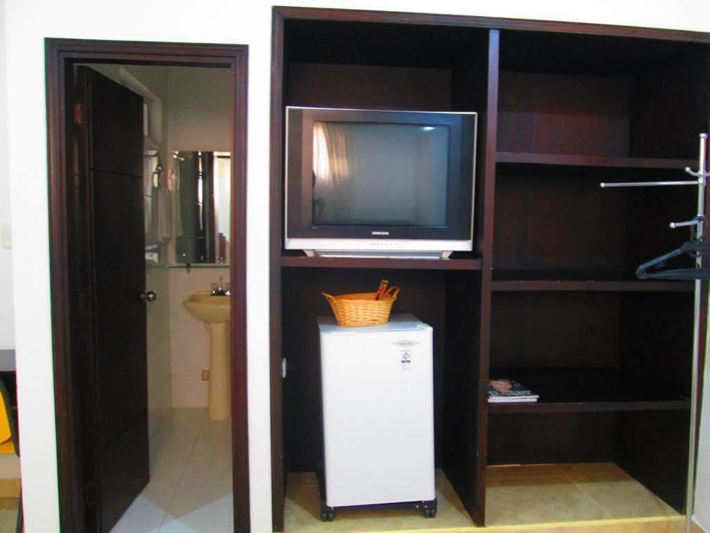 מונטריה Hotel Mi Corral Plaza מראה חיצוני תמונה