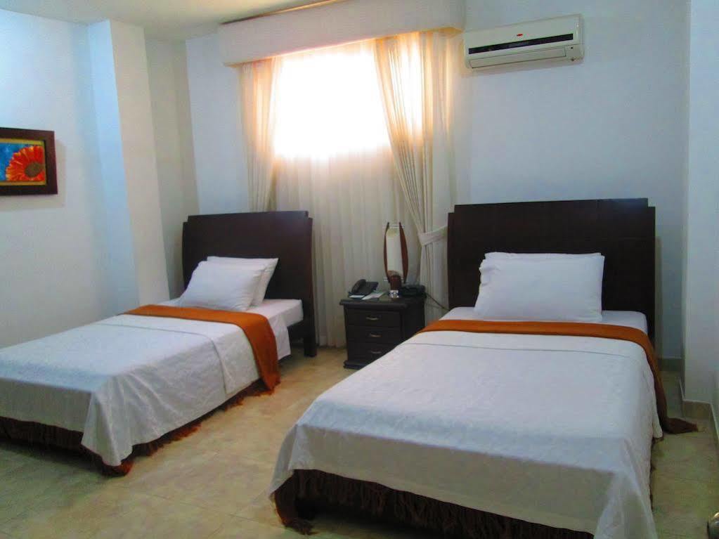 מונטריה Hotel Mi Corral Plaza מראה חיצוני תמונה