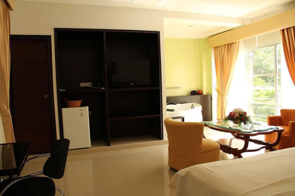 מונטריה Hotel Mi Corral Plaza מראה חיצוני תמונה