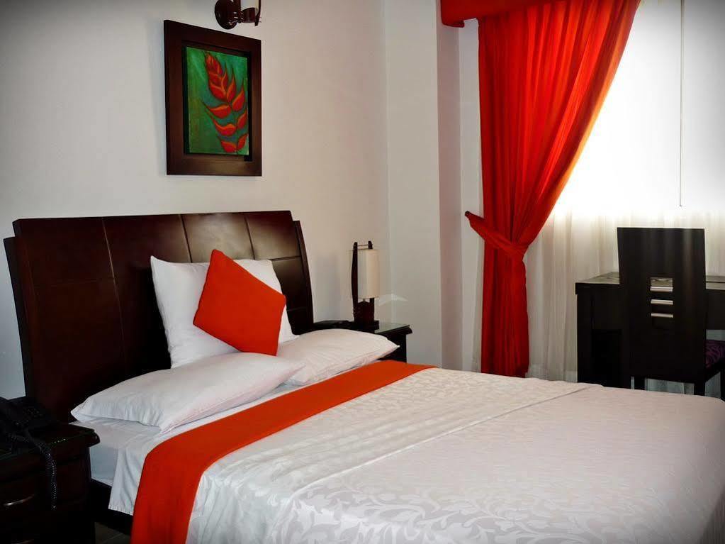 מונטריה Hotel Mi Corral Plaza מראה חיצוני תמונה