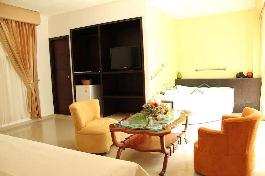 מונטריה Hotel Mi Corral Plaza מראה חיצוני תמונה