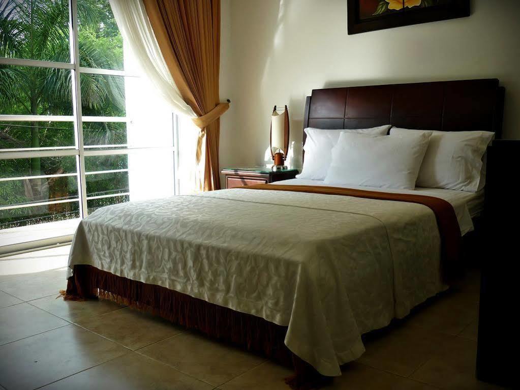 מונטריה Hotel Mi Corral Plaza מראה חיצוני תמונה