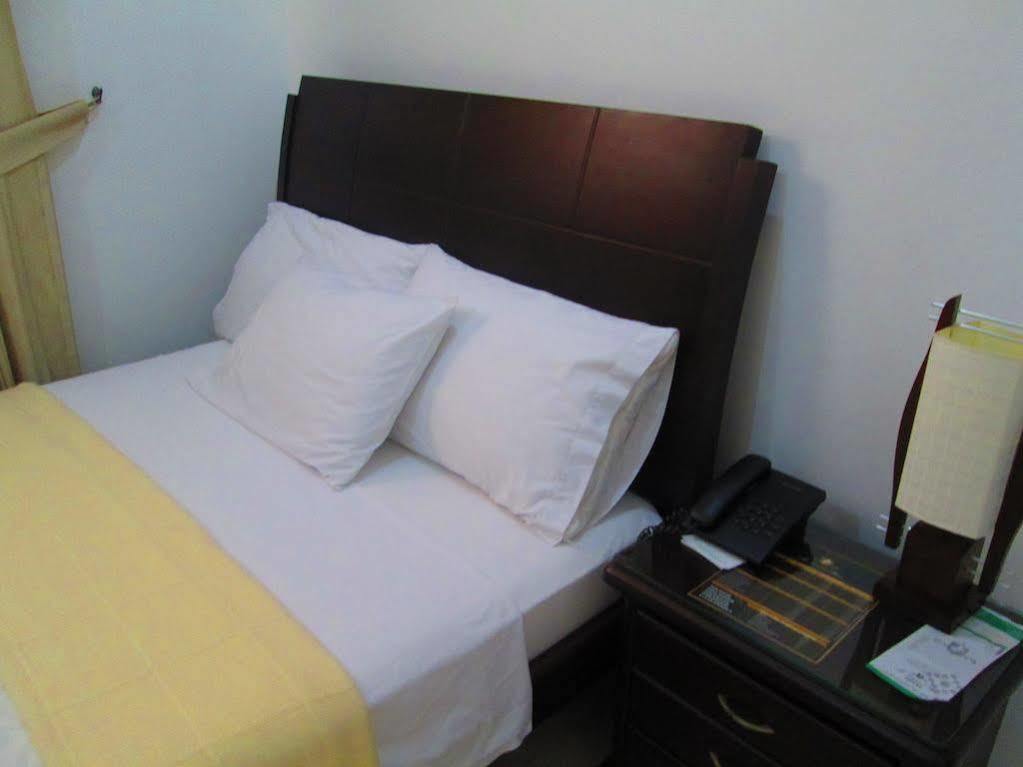 מונטריה Hotel Mi Corral Plaza מראה חיצוני תמונה