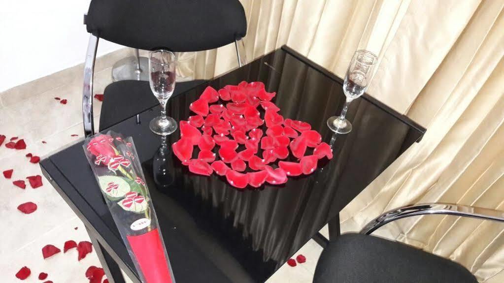 מונטריה Hotel Mi Corral Plaza מראה חיצוני תמונה