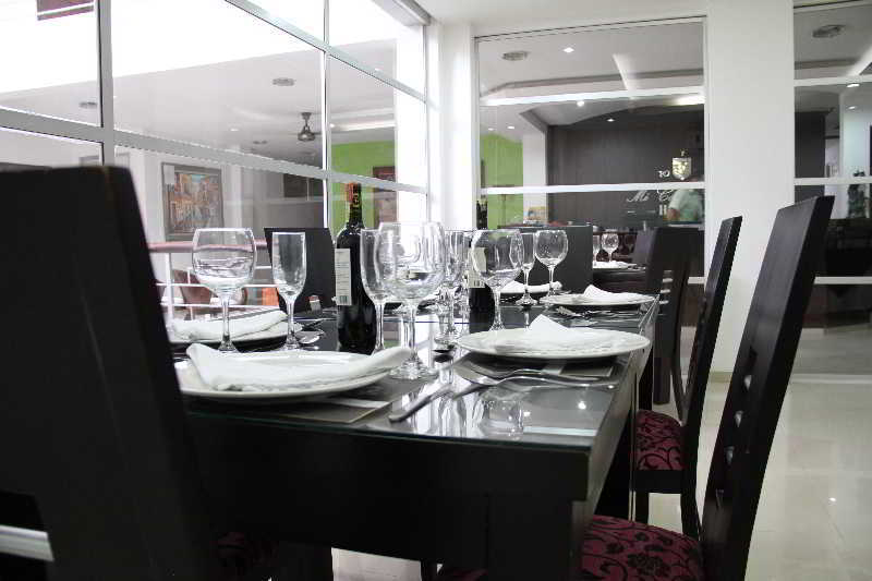 מונטריה Hotel Mi Corral Plaza מראה חיצוני תמונה
